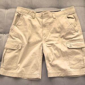 NWT Men’s St John’s Bay Khaki Cargo Shorts, Size 38.